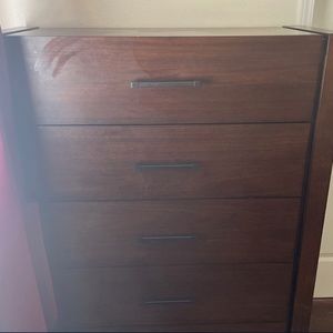 Chest of drawer